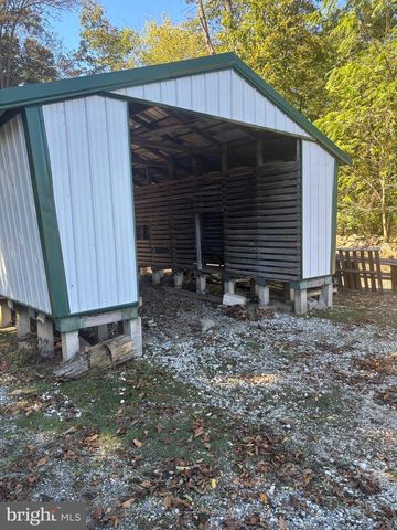 140 W REYNOLDS RD, New Oxford, PA 17350