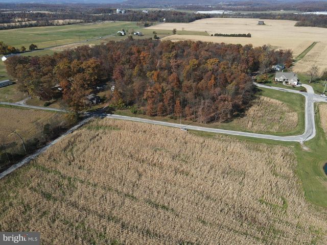 140 W REYNOLDS RD, New Oxford, PA 17350