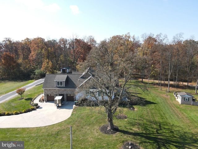 140 W REYNOLDS RD, New Oxford, PA 17350