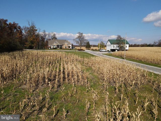 140 W REYNOLDS RD, New Oxford, PA 17350