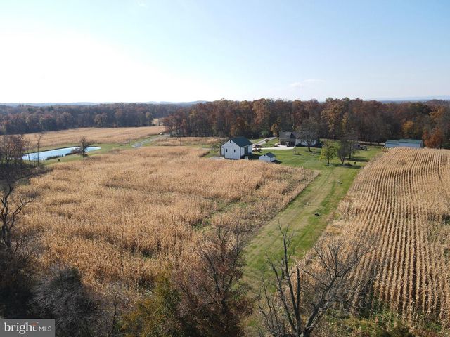 140 W REYNOLDS RD, New Oxford, PA 17350