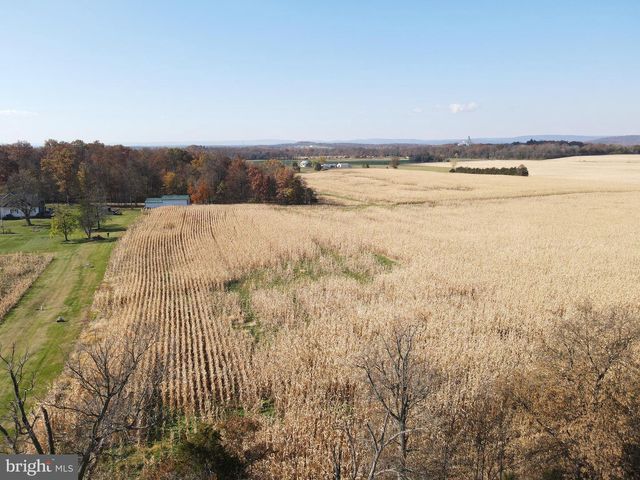 140 W REYNOLDS RD, New Oxford, PA 17350