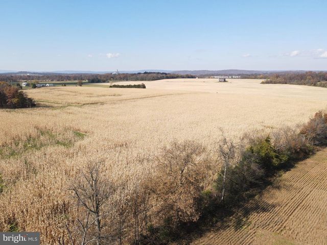 140 W REYNOLDS RD, New Oxford, PA 17350