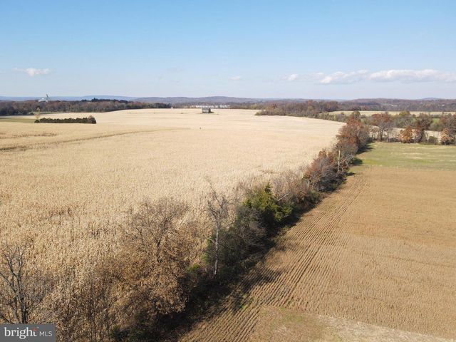 140 W REYNOLDS RD, New Oxford, PA 17350