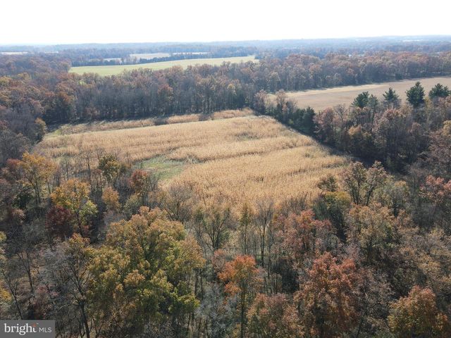 140 W REYNOLDS RD, New Oxford, PA 17350