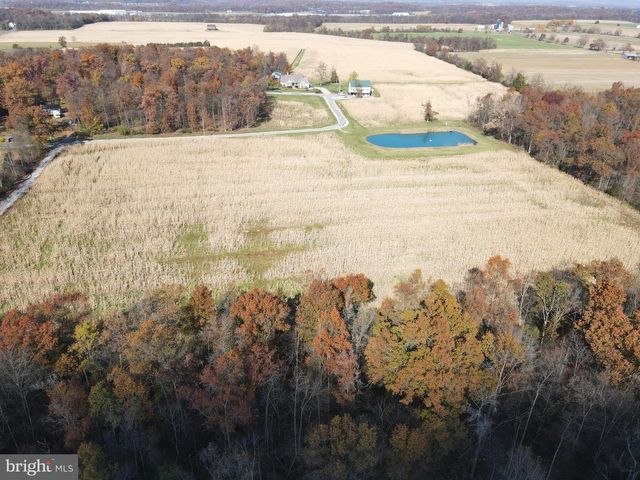 140 W REYNOLDS RD, New Oxford, PA 17350