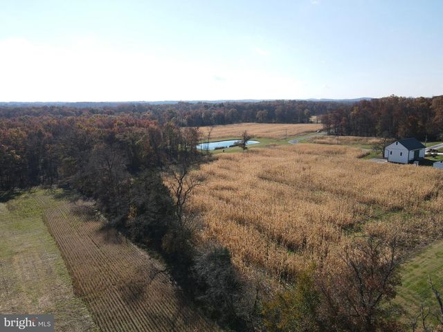 140 W REYNOLDS RD, New Oxford, PA 17350