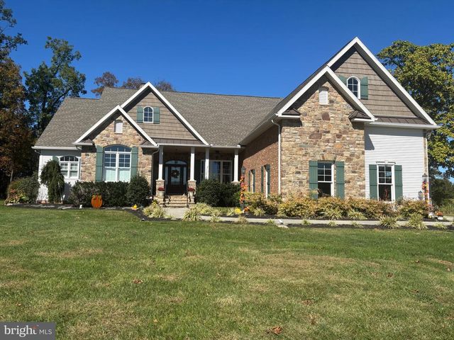 140 W REYNOLDS RD, New Oxford, PA 17350