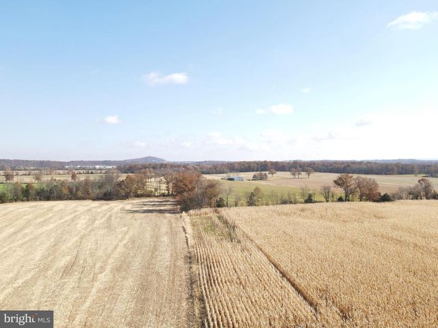 140 W REYNOLDS RD, New Oxford, PA 17350