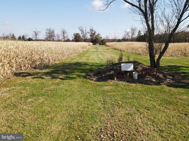 140 W REYNOLDS RD, New Oxford, PA 17350