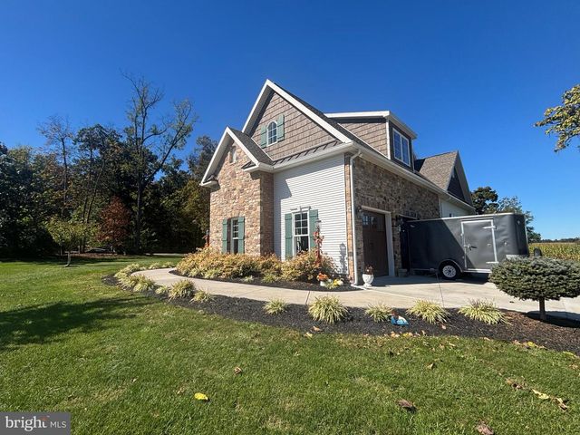 140 W REYNOLDS RD, New Oxford, PA 17350