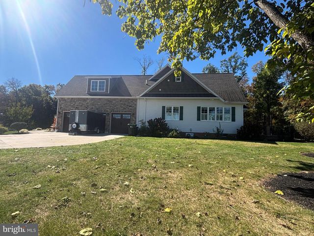 140 W REYNOLDS RD, New Oxford, PA 17350