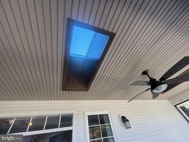 140 W REYNOLDS RD, New Oxford, PA 17350