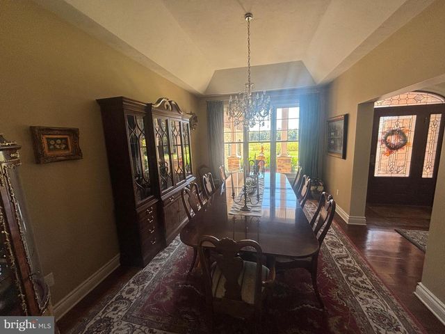 140 W REYNOLDS RD, New Oxford, PA 17350