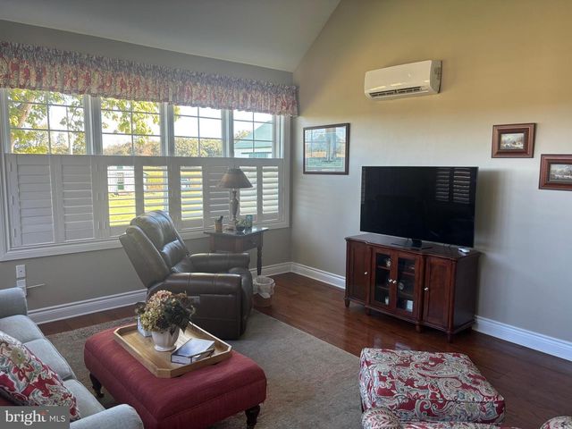 140 W REYNOLDS RD, New Oxford, PA 17350