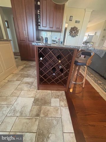 140 W REYNOLDS RD, New Oxford, PA 17350