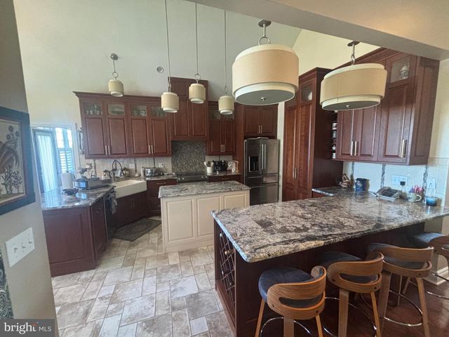 140 W REYNOLDS RD, New Oxford, PA 17350