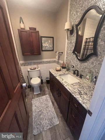 140 W REYNOLDS RD, New Oxford, PA 17350