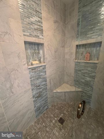 140 W REYNOLDS RD, New Oxford, PA 17350