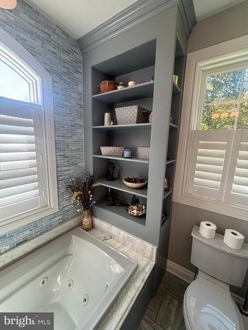 140 W REYNOLDS RD, New Oxford, PA 17350