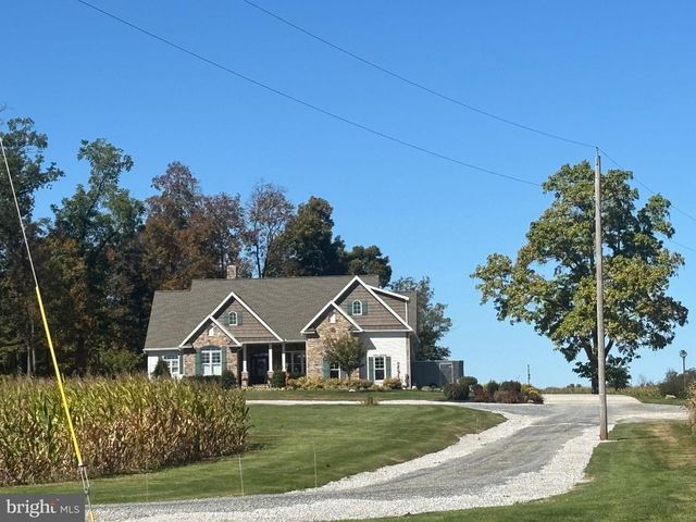 140 W REYNOLDS RD, New Oxford, PA 17350