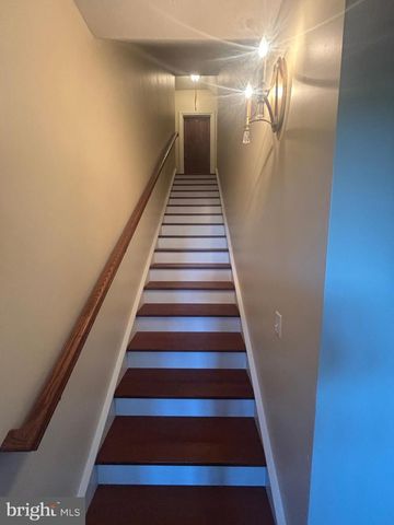 140 W REYNOLDS RD, New Oxford, PA 17350