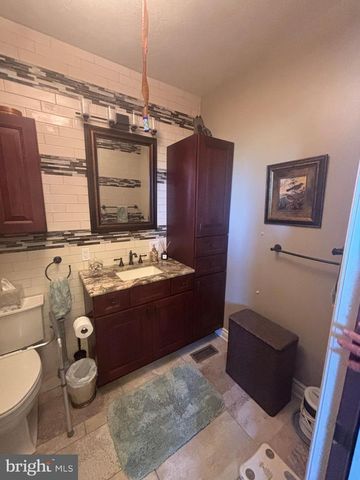 140 W REYNOLDS RD, New Oxford, PA 17350