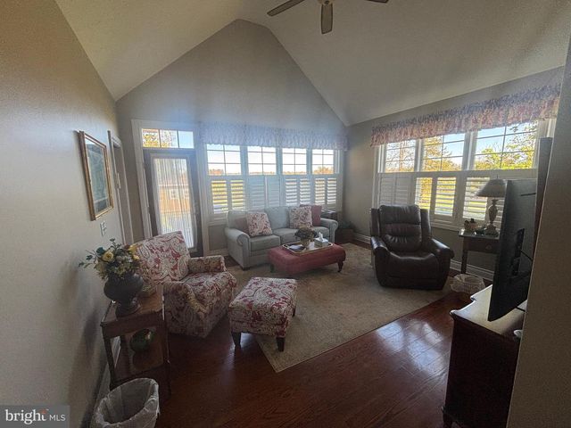 140 W REYNOLDS RD, New Oxford, PA 17350