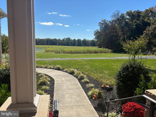 140 W REYNOLDS RD, New Oxford, PA 17350