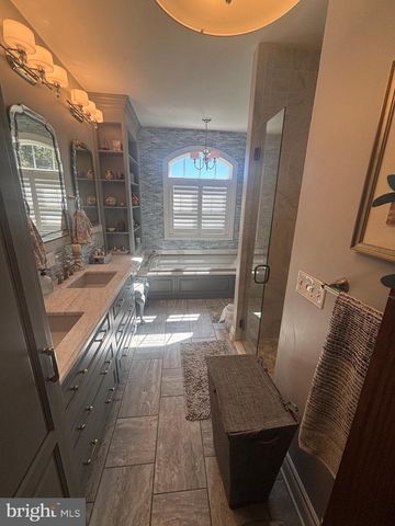 140 W REYNOLDS RD, New Oxford, PA 17350