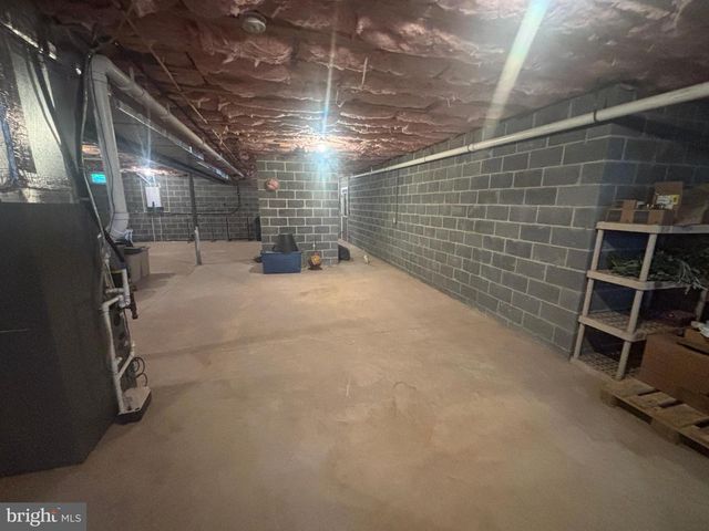 140 W REYNOLDS RD, New Oxford, PA 17350