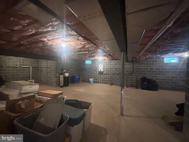 140 W REYNOLDS RD, New Oxford, PA 17350