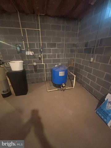 140 W REYNOLDS RD, New Oxford, PA 17350