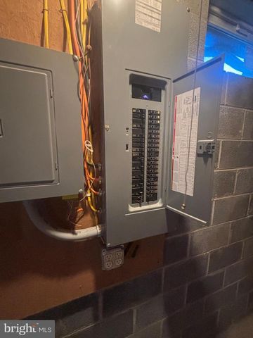 140 W REYNOLDS RD, New Oxford, PA 17350