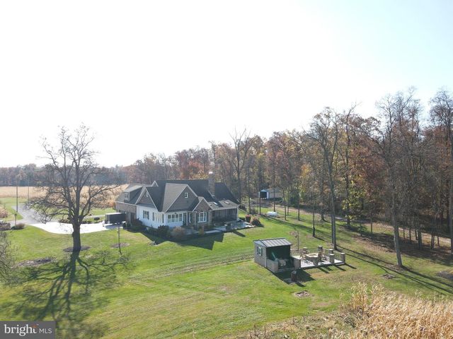 140 W REYNOLDS RD, New Oxford, PA 17350