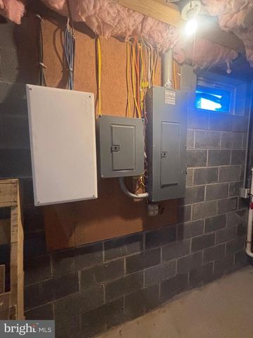 140 W REYNOLDS RD, New Oxford, PA 17350