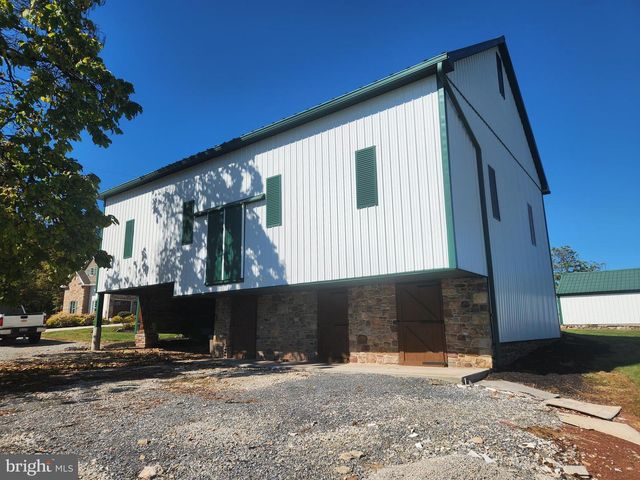 140 W REYNOLDS RD, New Oxford, PA 17350