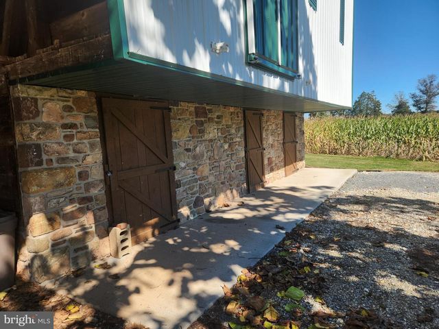 140 W REYNOLDS RD, New Oxford, PA 17350