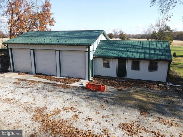 140 W REYNOLDS RD, New Oxford, PA 17350