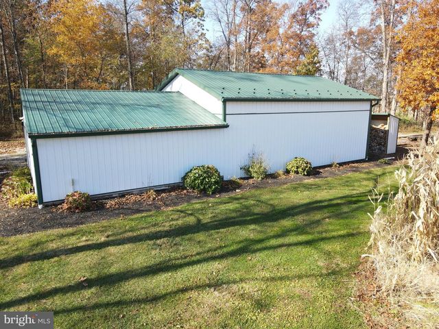 140 W REYNOLDS RD, New Oxford, PA 17350