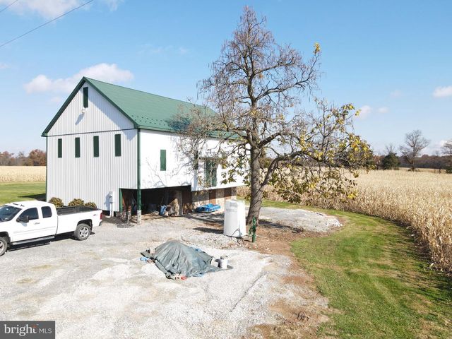 140 W REYNOLDS RD, New Oxford, PA 17350