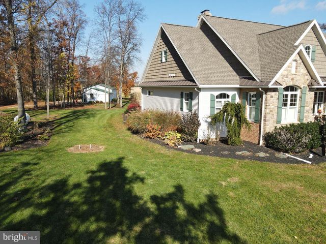 140 W REYNOLDS RD, New Oxford, PA 17350