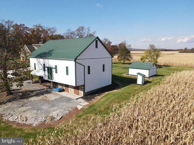 140 W REYNOLDS RD, New Oxford, PA 17350