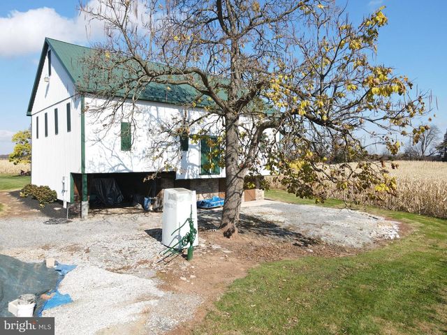 140 W REYNOLDS RD, New Oxford, PA 17350