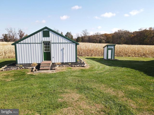 140 W REYNOLDS RD, New Oxford, PA 17350