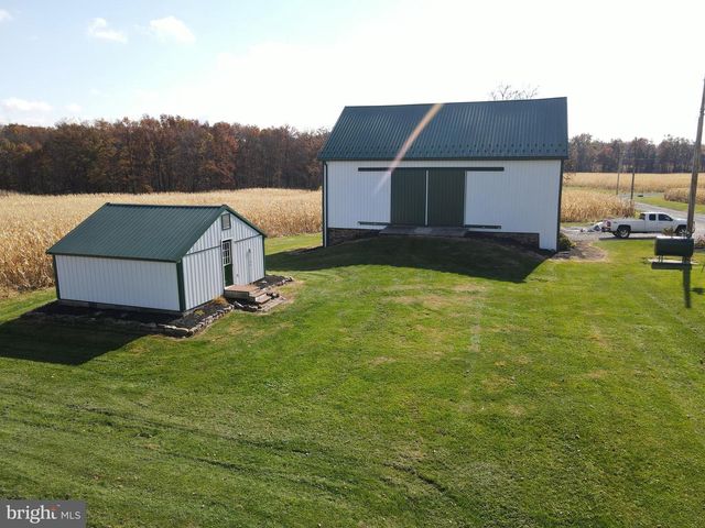 140 W REYNOLDS RD, New Oxford, PA 17350