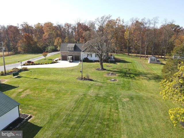 140 W REYNOLDS RD, New Oxford, PA 17350