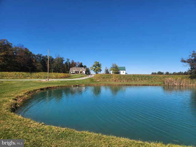 140 W REYNOLDS RD, New Oxford, PA 17350