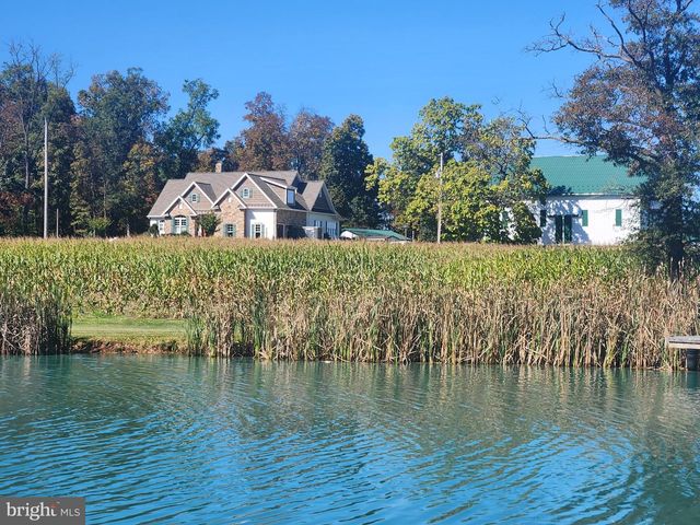 140 W REYNOLDS RD, New Oxford, PA 17350