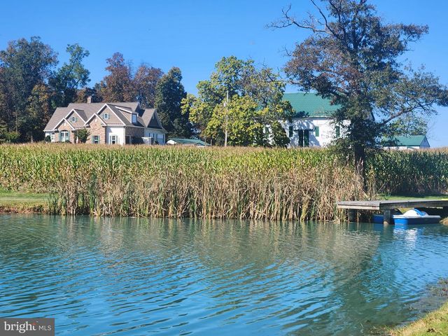 140 W REYNOLDS RD, New Oxford, PA 17350